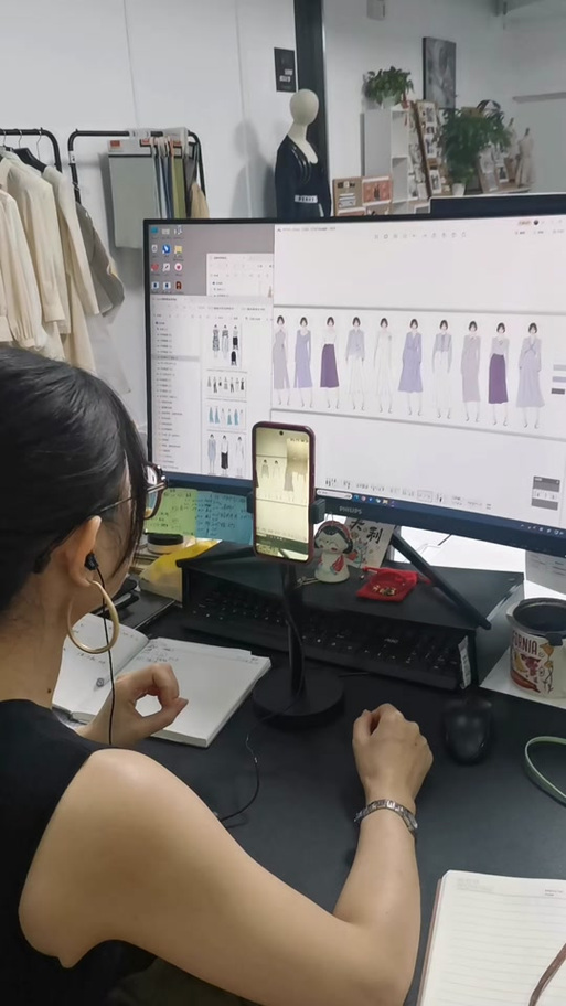 17年品牌设计总监亲自把控，助力产品开发与网络设计服务